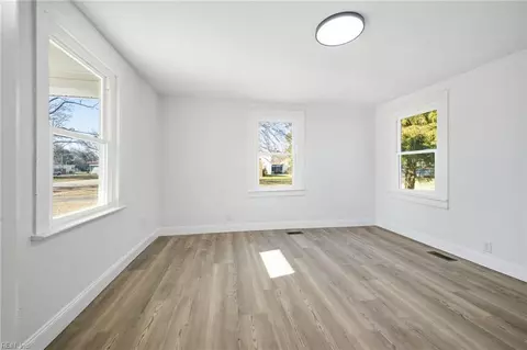 Living - 628 Celey St, Hampton, VA 23661 photo 4 of 4