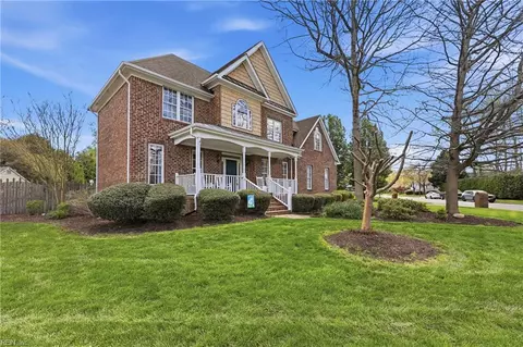 715 Wentworth Dr, Chesapeake, VA 23322