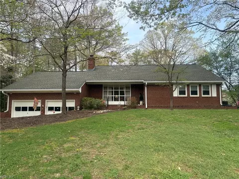 202 Brokenbridge Rd, Yorktown, VA 23692