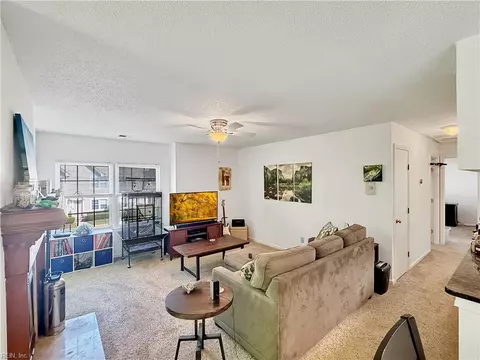 701 Meherrin River Ct #D, Chesapeake, VA 23320