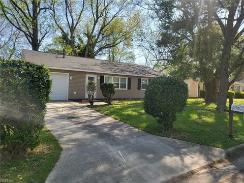 120 Schooner Dr, Newport News, VA 23602