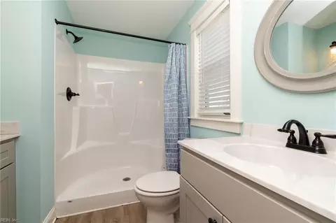 Bath - 4616 Lindbergh Ave, Kitty Hawk, NC 27949 photo 3 of 9