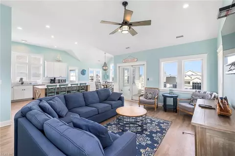 Living - 4616 Lindbergh Ave, Kitty Hawk, NC 27949 photo 2 of 5