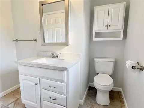 Bath - 1008 Rowe St, Hampton, VA 23669 photo 2 of 7