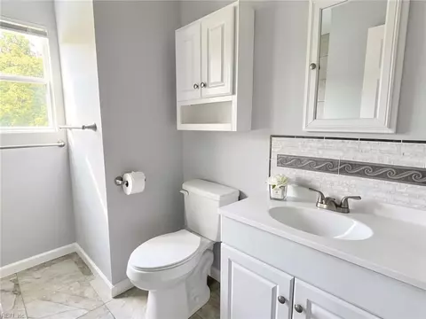 Bath - 1008 Rowe St, Hampton, VA 23669 photo 6 of 7