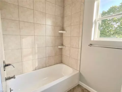 Bath - 1008 Rowe St, Hampton, VA 23669 photo 7 of 7