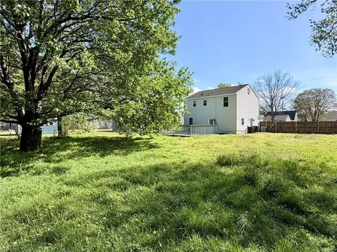 Exterior - 1008 Rowe St, Hampton, VA 23669 photo 6 of 11