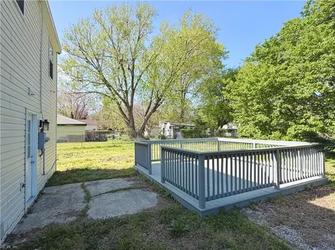 Exterior - 1008 Rowe St, Hampton, VA 23669 photo 4 of 11