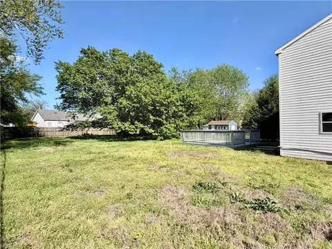 Exterior - 1008 Rowe St, Hampton, VA 23669 photo 7 of 11