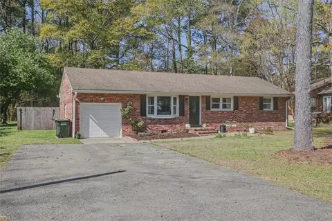 205 Old Lakeside Dr, Yorktown, VA 23692