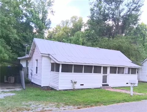 118 Sumner St, Suffolk, VA 23438