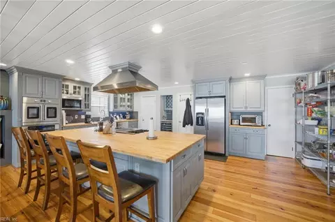 Kitchen - 14 Eagle Point Rd, Hampton, VA 23669 photo 3 of 5