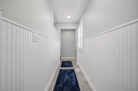 Entry Way - 14 Eagle Point Rd, Hampton, VA 23669 photo 2 of 3
