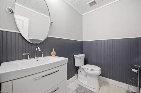 Bath - 14 Eagle Point Rd, Hampton, VA 23669 photo 1 of 8