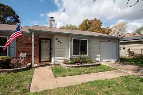 921 Scarlet Oak Ct N, Chesapeake, VA 23320