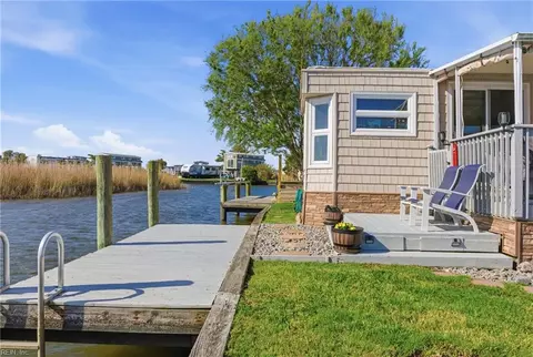 3665 Sandpiper Rd #92, Virginia Beach, VA 23456