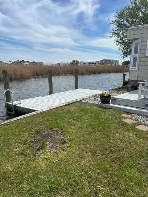 3665 Sandpiper Rd #92, Virginia Beach, VA 23456