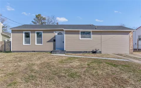 612 River Creek Rd, Chesapeake, VA 23320