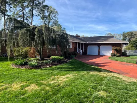 207 Captains Ct, Hampton, VA 23669
