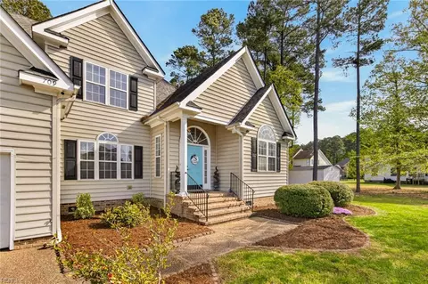 Exterior - 709 Bristol St, Smithfield, VA 23430 photo 2 of 10