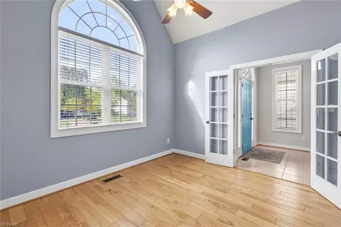 Entry Way - 709 Bristol St, Smithfield, VA 23430 photo 3 of 5