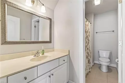 Bath - 709 Bristol St, Smithfield, VA 23430 photo 5 of 5