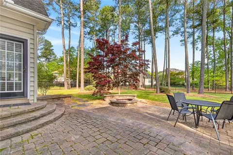Exterior - 709 Bristol St, Smithfield, VA 23430 photo 4 of 10
