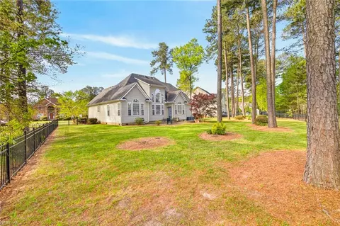 Exterior - 709 Bristol St, Smithfield, VA 23430 photo 8 of 10