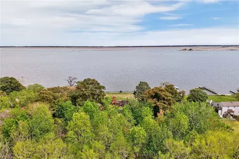 6468 Knotts Island Rd, Virginia Beach, VA 23457