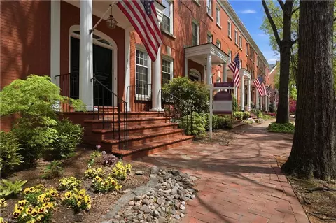 316 College Pl, Norfolk, VA 23510