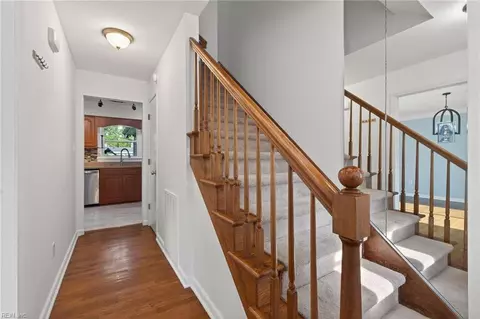 Entry Way - 509 Timberneck Ct, Hampton, VA 23663 photo 2 of 2