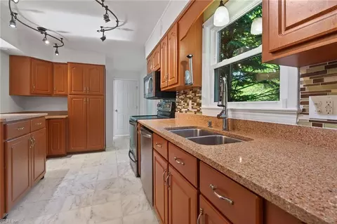 Kitchen - 509 Timberneck Ct, Hampton, VA 23663 photo 1 of 3