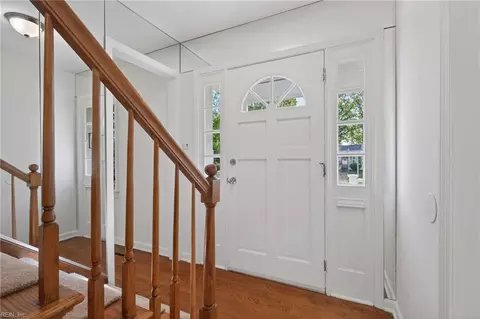 Entry Way - 509 Timberneck Ct, Hampton, VA 23663 photo 1 of 2