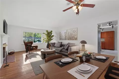 Living - 509 Timberneck Ct, Hampton, VA 23663 photo 4 of 7