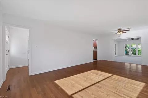 Living - 509 Timberneck Ct, Hampton, VA 23663 photo 6 of 7