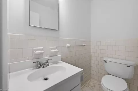 Bath - 509 Timberneck Ct, Hampton, VA 23663 photo 1 of 3