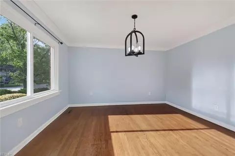 Living - 509 Timberneck Ct, Hampton, VA 23663 photo 1 of 7