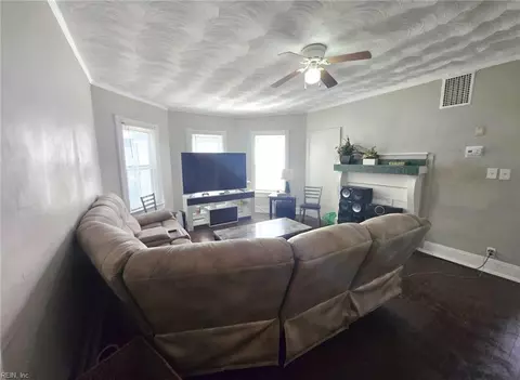 Entry Way - 1012 Watson St, Norfolk, VA 23523 photo 2 of 5