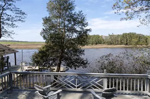 140 Holly Hill Ln, Suffolk, VA 23434