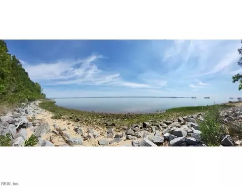 283 Lawnes Neck Dr, Smithfield, VA 23430