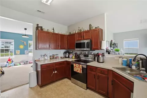 Kitchen - 137 Eagleton Cir, Moyock, NC 27958 photo 2 of 2