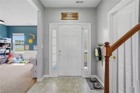 Entry Way - 137 Eagleton Cir, Moyock, NC 27958 photo 2 of 5