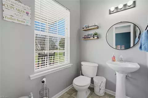 Entry Way - 137 Eagleton Cir, Moyock, NC 27958 photo 4 of 5