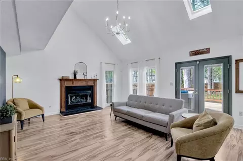 907 Eastnor Ct, Newport News, VA 23608