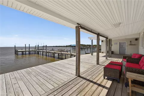 994 Fort Lowry Ln, Dunnsville, VA 22454