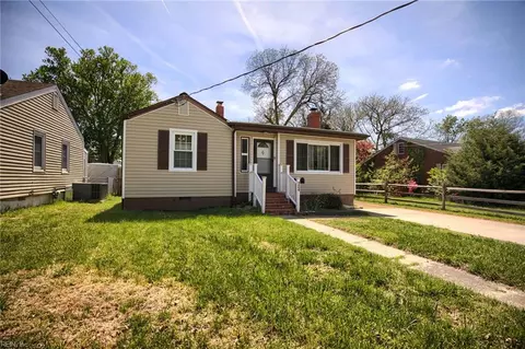 124 Cambridge Pl, Hampton, VA 23669
