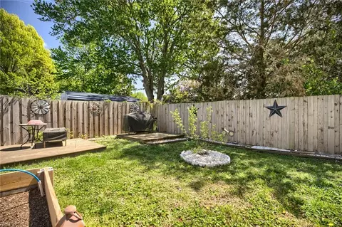 Exterior - 124 Cambridge Pl, Hampton, VA 23669 photo 3 of 7