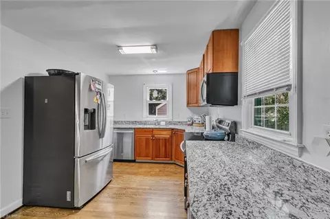 Kitchen - 124 Cambridge Pl, Hampton, VA 23669 photo 1 of 2