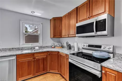 Kitchen - 124 Cambridge Pl, Hampton, VA 23669 photo 2 of 2