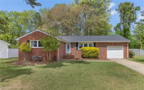 62 Rexford Dr, Newport News, VA 23608